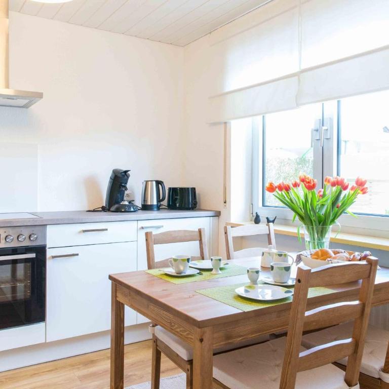 Ferienwohnung Am Alpenblick - One-Bedroom Apartment with Garden View - 1