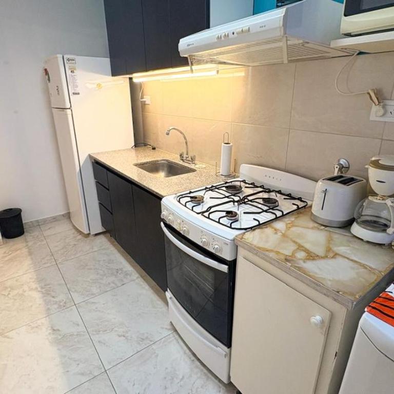 Moderno 2 ambientes con cochera en La Perla - Apartamento de 1 dormitorio - 2