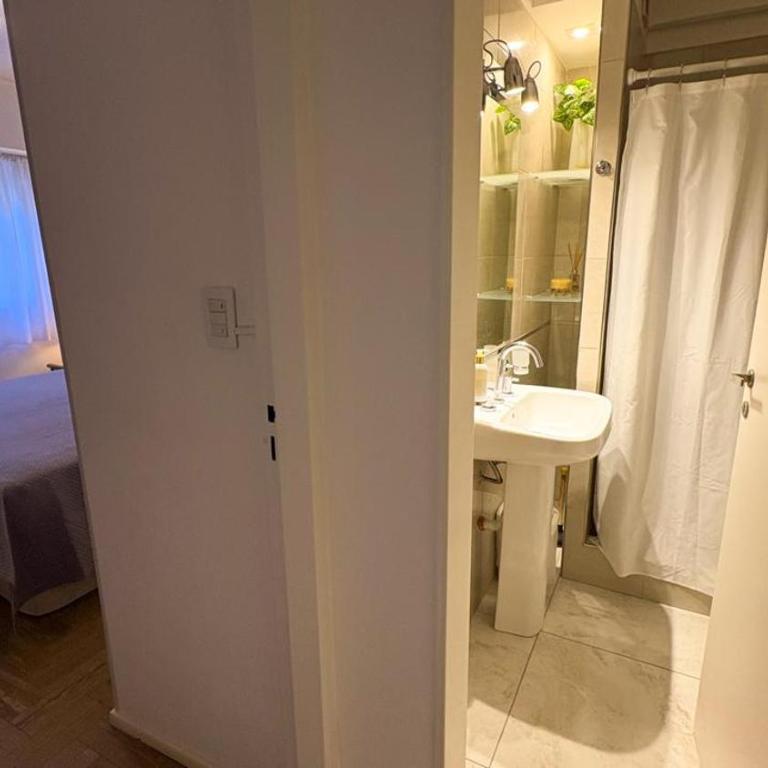 Moderno 2 ambientes con cochera en La Perla - Apartamento de 1 dormitorio - 3