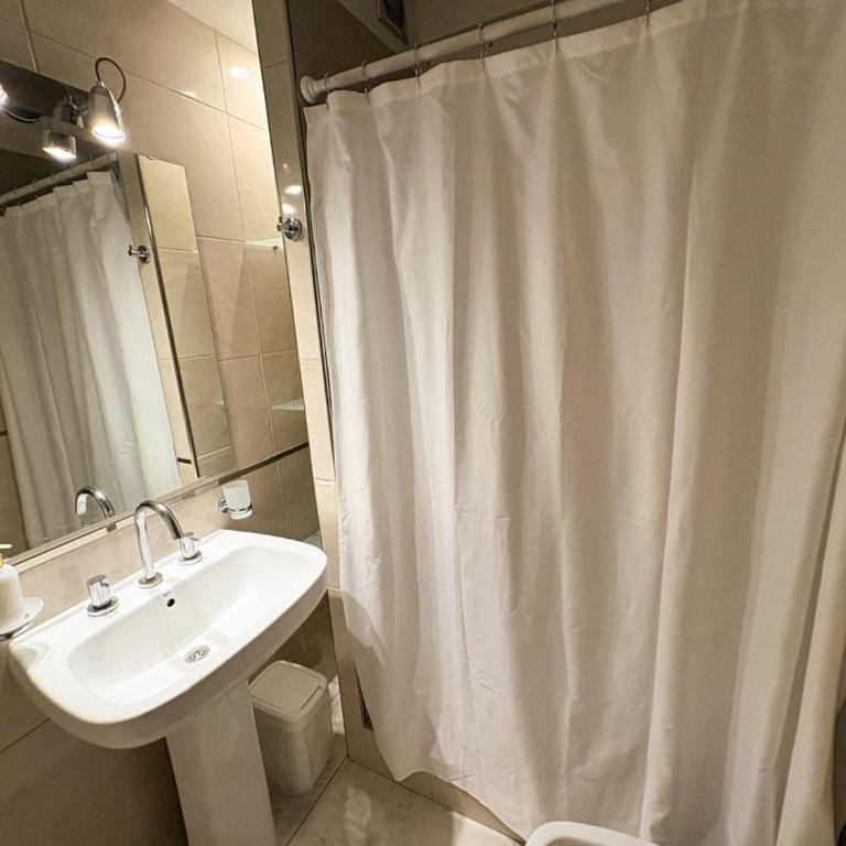 Moderno 2 ambientes con cochera en La Perla - Apartamento de 1 dormitorio - 9