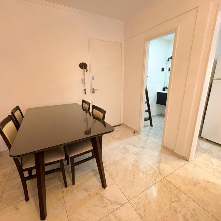 Moderno 2 ambientes con cochera en La Perla - Apartamento de 1 dormitorio - 13