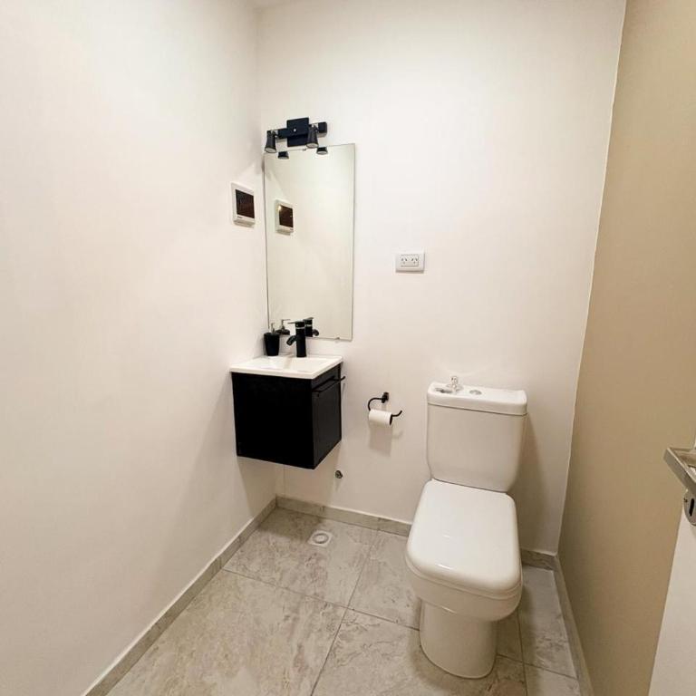 Moderno 2 ambientes con cochera en La Perla - Apartamento de 1 dormitorio - 14