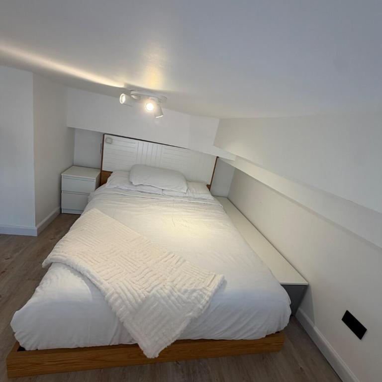 Modern Loft Duplex with Workspace Fast WiFi - Apartamento de 1 dormitorio - 2