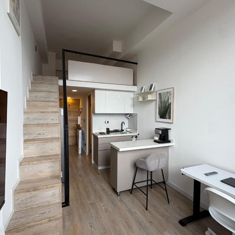 Modern Loft Duplex with Workspace Fast WiFi - Apartamento de 1 dormitorio - 3