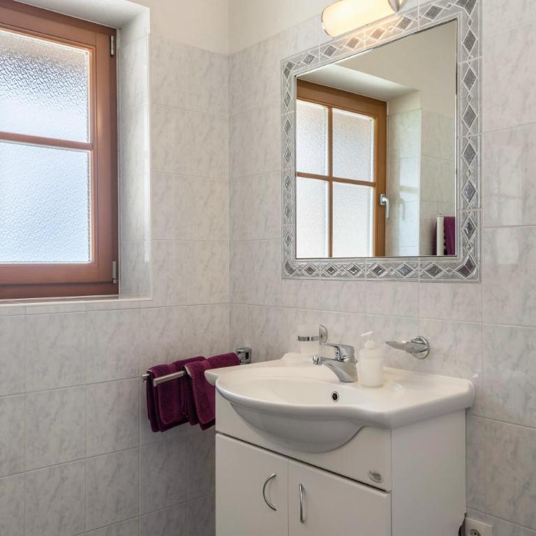 Woehrmannhof Apt Spinnrad - Two-Bedroom Deluxe Apartment with Garden View - 20