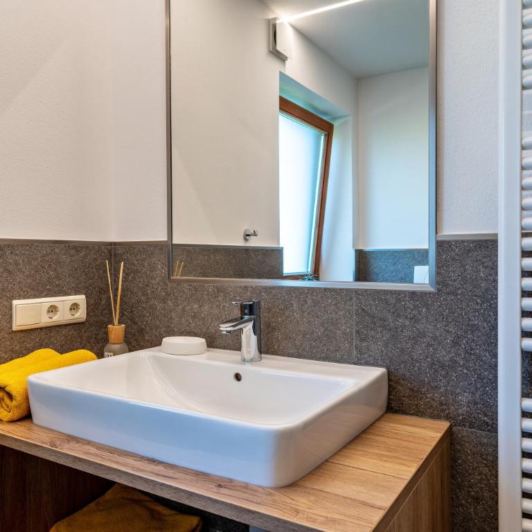 Mongaduierhof Apt Latemar - Appartamento Deluxe con 2 Camere da Letto e Vista Giardino - 21