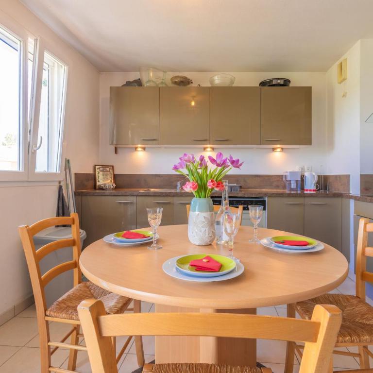 T3 au calme avec terrasse - Two-Bedroom Deluxe Apartment with Garden View - 7