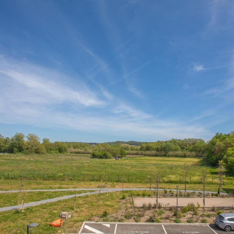 T3 au calme avec terrasse - Two-Bedroom Deluxe Apartment with Garden View - 23