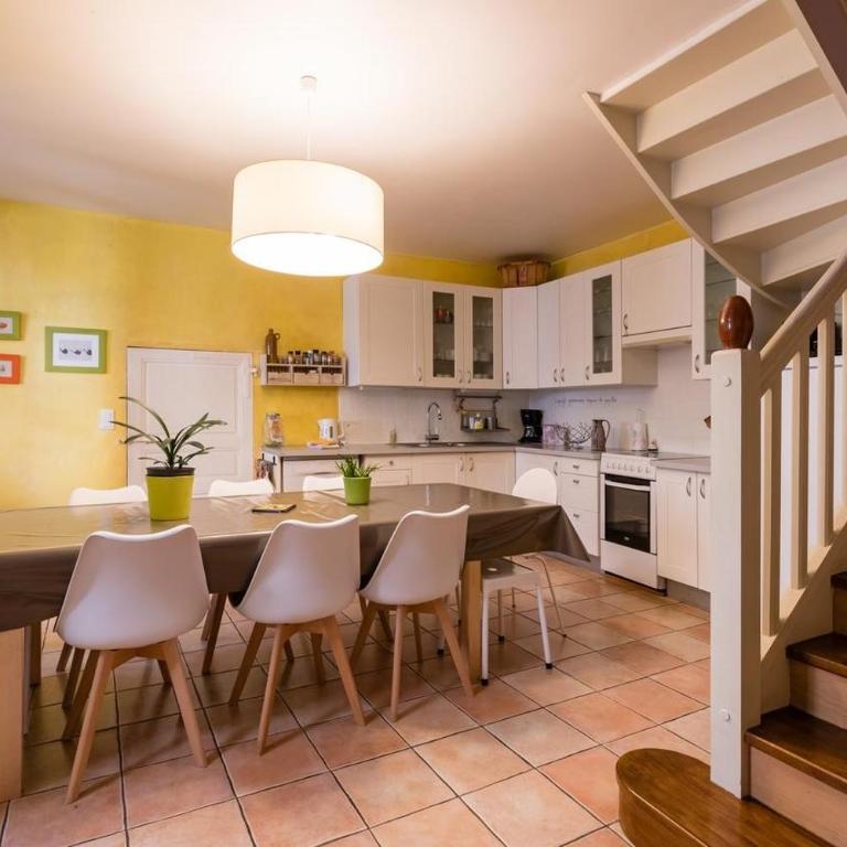 Cocon Familial - Gîte De Charme - Appartement Supérieur - Vue sur Ville - 3