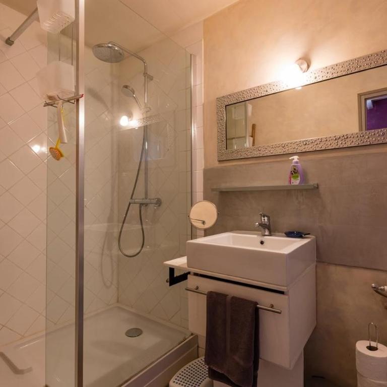Cocon Familial - Gîte De Charme - Appartement Supérieur - Vue sur Ville - 13