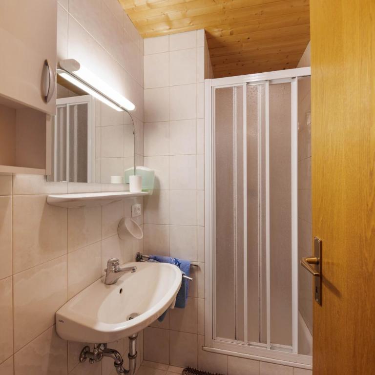Malgorerhof Lavendel - Two-Bedroom Deluxe Apartment with Garden View - 12