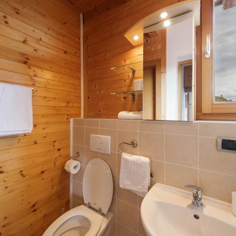 Malgorerhof Lavendel - Two-Bedroom Deluxe Apartment with Garden View - 13