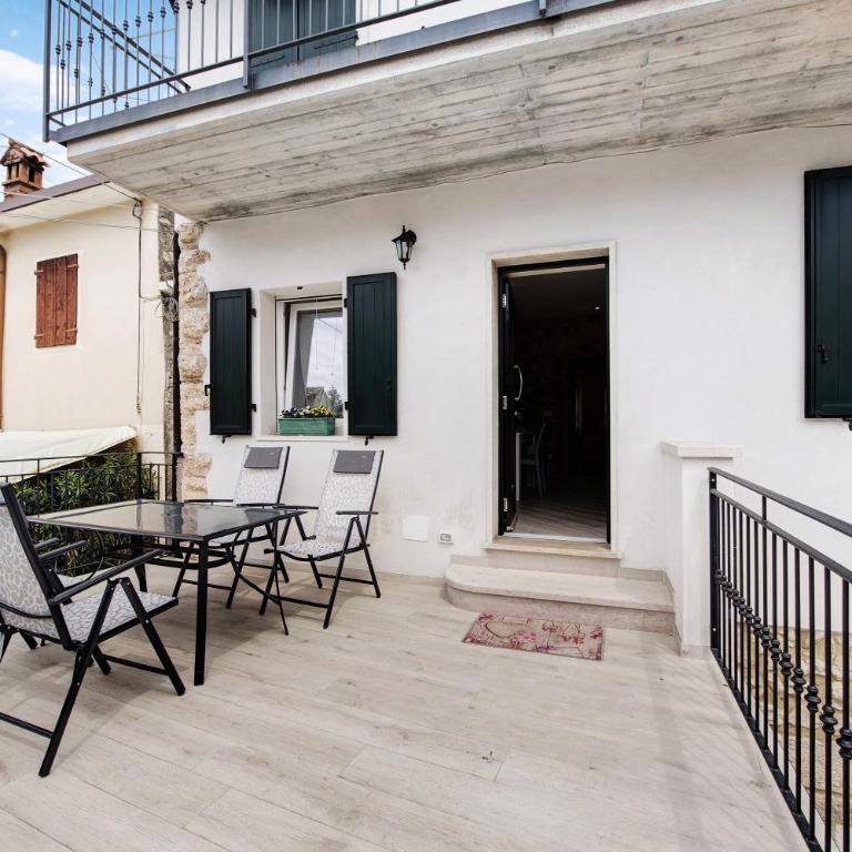Casa Vera Aurora Lake Garda - Two-Bedroom Deluxe Apartment with Garden View - 3