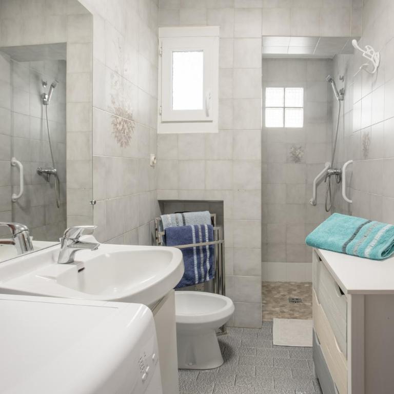 Appart avec terrasse - La Londe - Two-Bedroom Deluxe Apartment with Garden View - 13