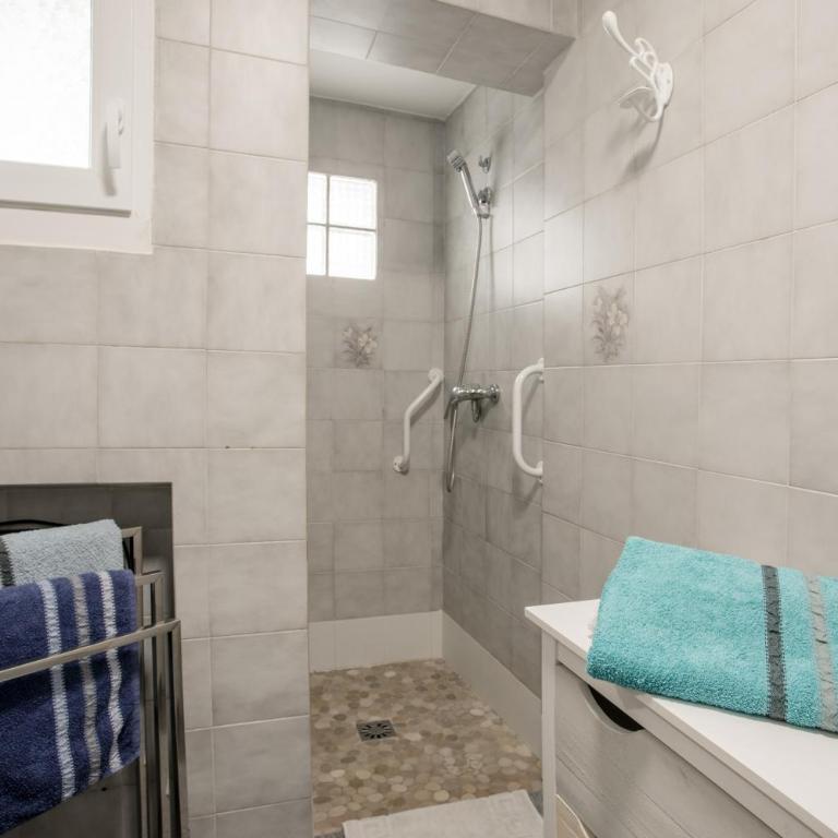Appart avec terrasse - La Londe - Two-Bedroom Deluxe Apartment with Garden View - 14