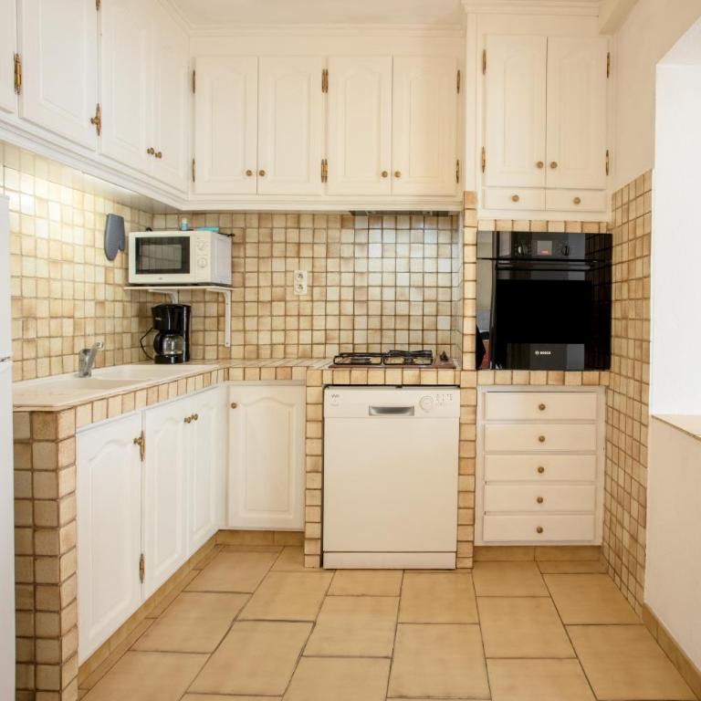 Appart avec terrasse - La Londe - Two-Bedroom Deluxe Apartment with Garden View - 7