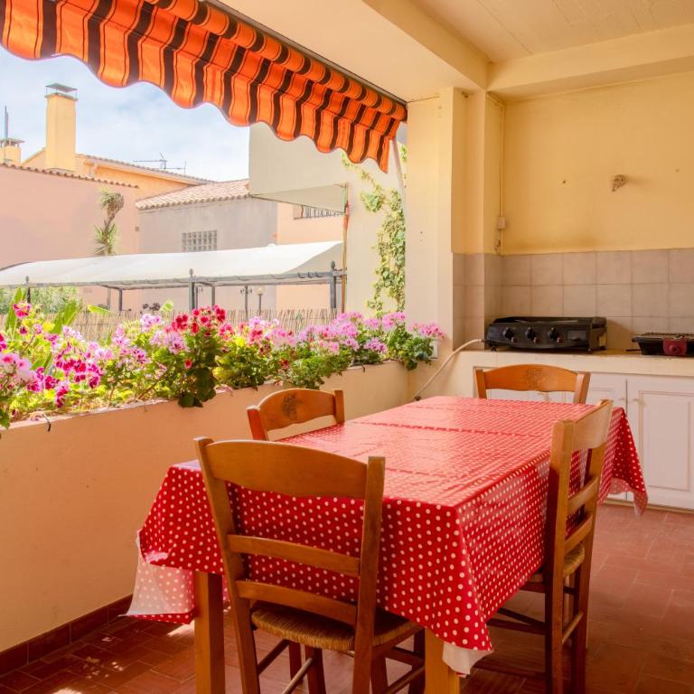 Appart avec terrasse - La Londe - Two-Bedroom Deluxe Apartment with Garden View - 2