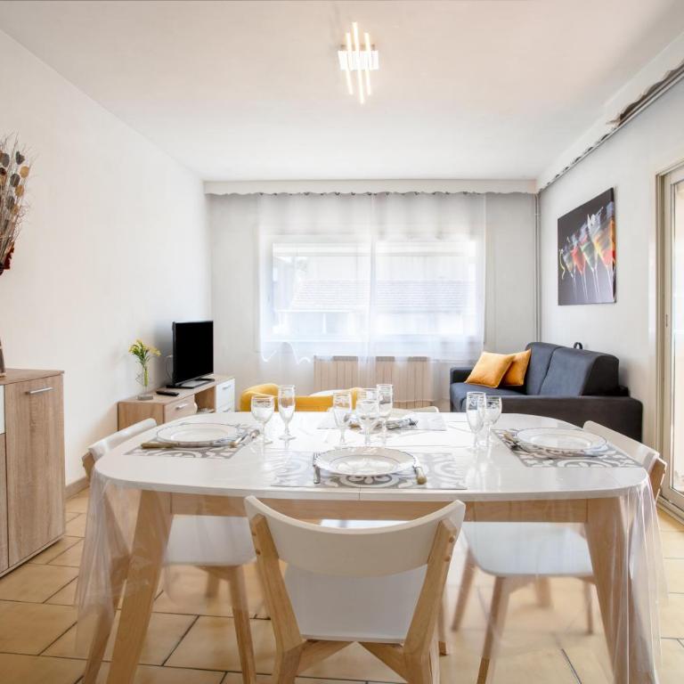Appart avec terrasse - La Londe - Two-Bedroom Deluxe Apartment with Garden View - 1