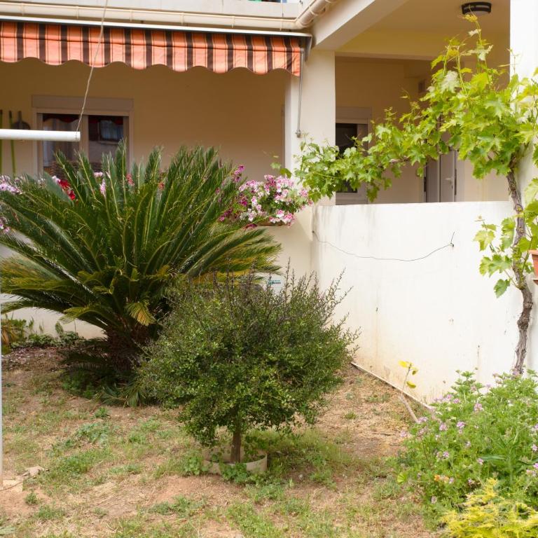 Appart avec terrasse - La Londe - Two-Bedroom Deluxe Apartment with Garden View - 16
