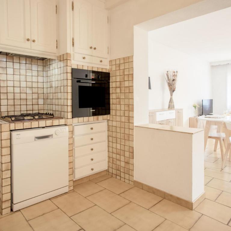 Appart avec terrasse - La Londe - Two-Bedroom Deluxe Apartment with Garden View - 9