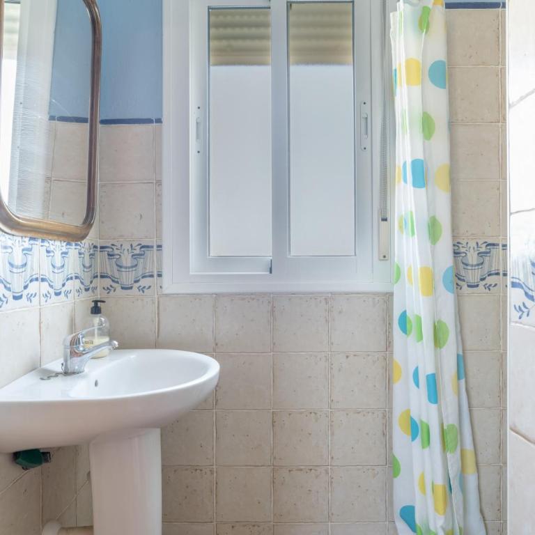 Casa Rural Roche - Habitación Cuádruple con ducha - 12