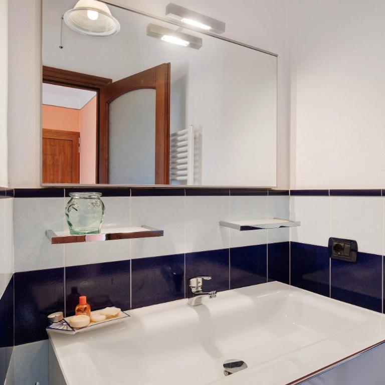 Hilary house - Appartamento Superior con 1 Camera da Letto e Balcone - 14