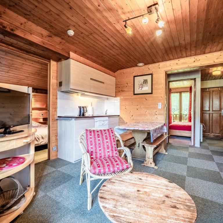Chalet Arnica - Two-Bedroom Deluxe Apartment with Balcony - 9