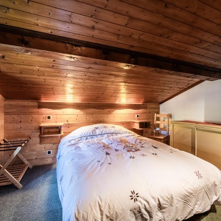 Chalet Arnica - Two-Bedroom Deluxe Apartment with Balcony - 11
