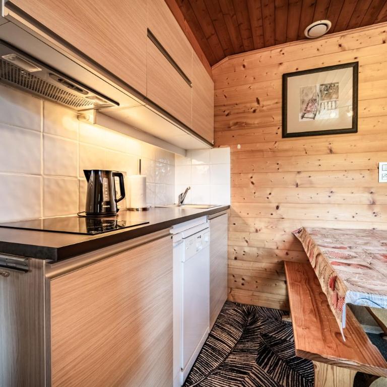 Chalet Arnica - Two-Bedroom Deluxe Apartment with Balcony - 8