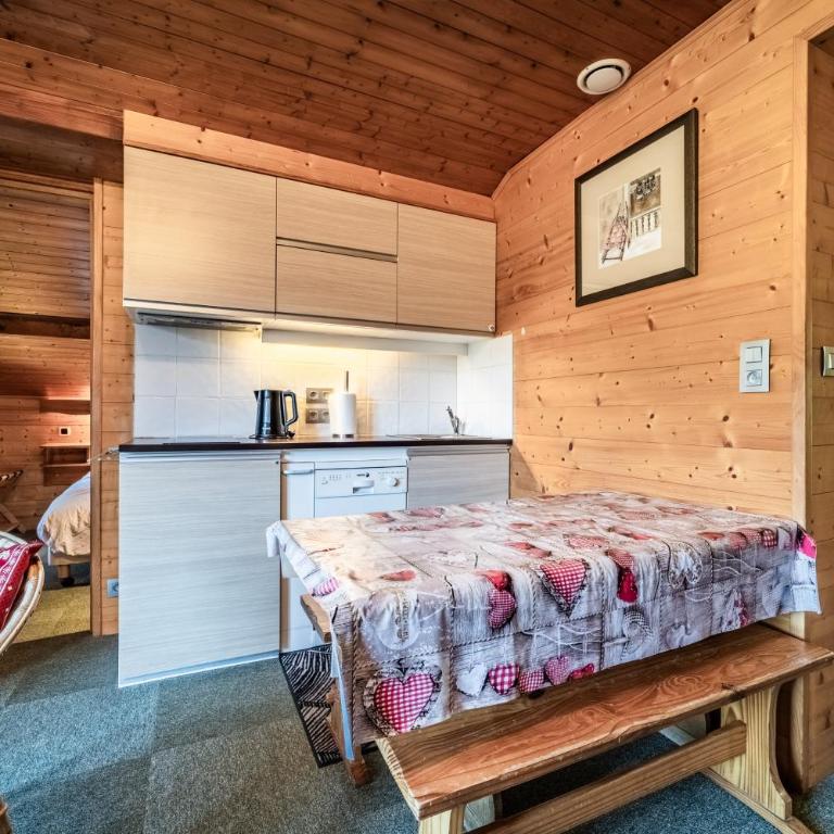 Chalet Arnica - Two-Bedroom Deluxe Apartment with Balcony - 7