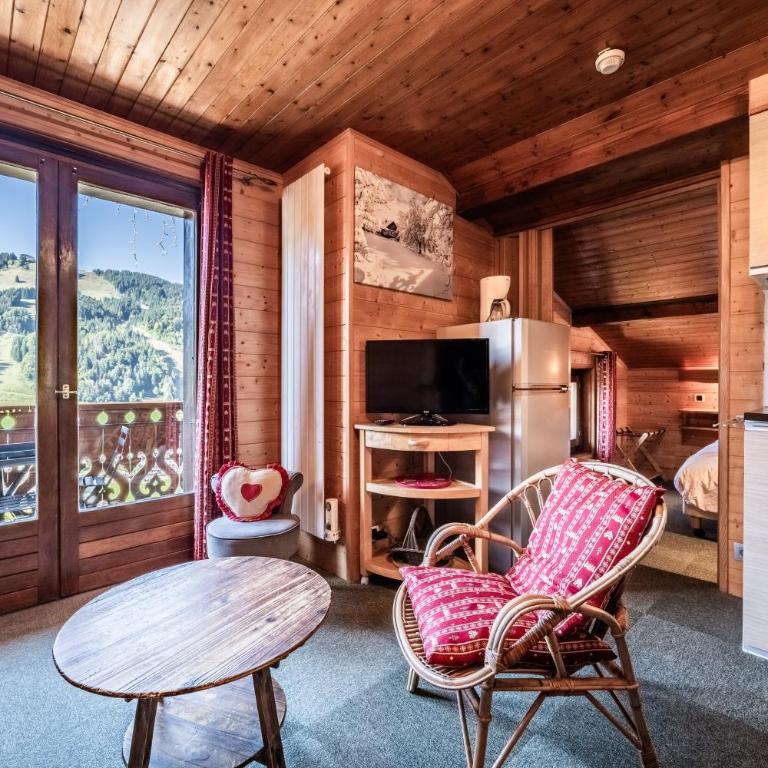 Chalet Arnica - Two-Bedroom Deluxe Apartment with Balcony - 6