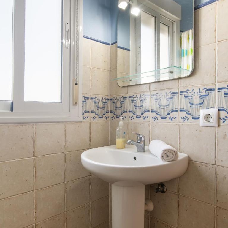 Casa Rural Roche - Habitación Cuádruple con ducha - 12