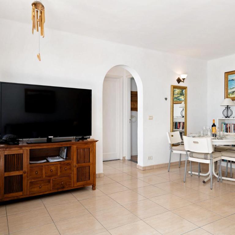 Puerto Chico B - Two-Bedroom Deluxe Apartment with Ocean View - 10