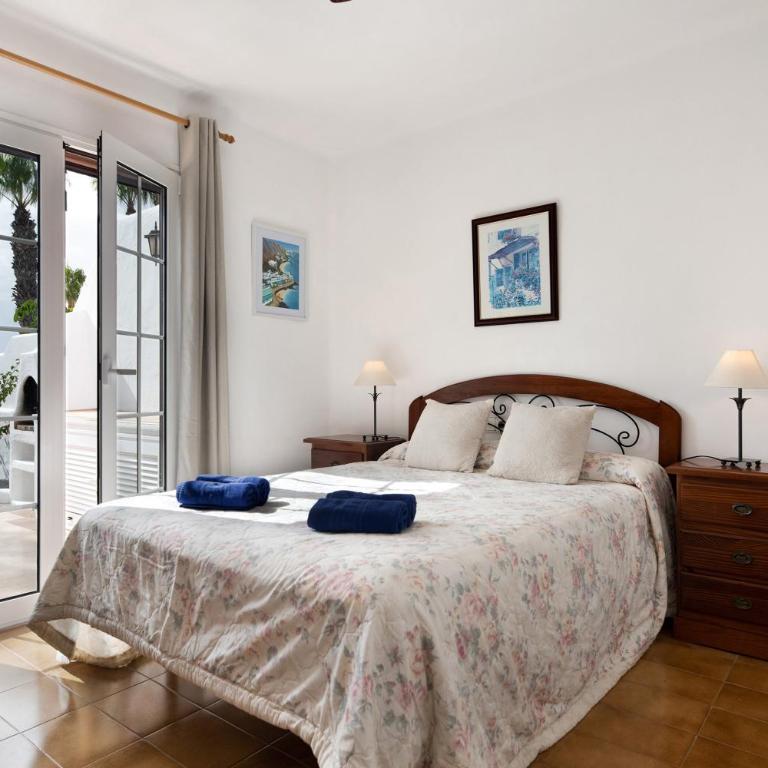 Puerto Chico B - Two-Bedroom Deluxe Apartment with Ocean View - 12