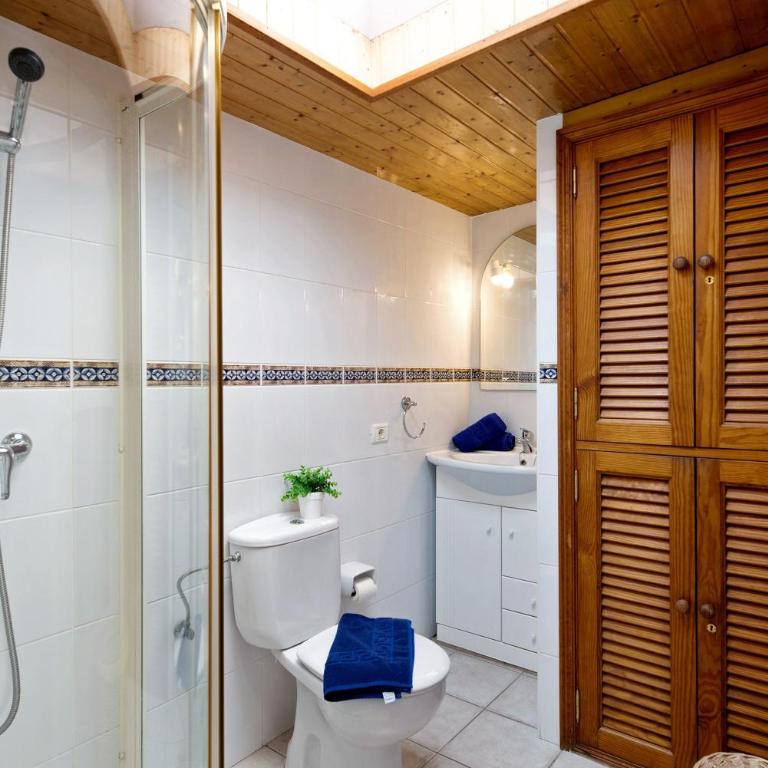 Puerto Chico B - Two-Bedroom Deluxe Apartment with Ocean View - 17