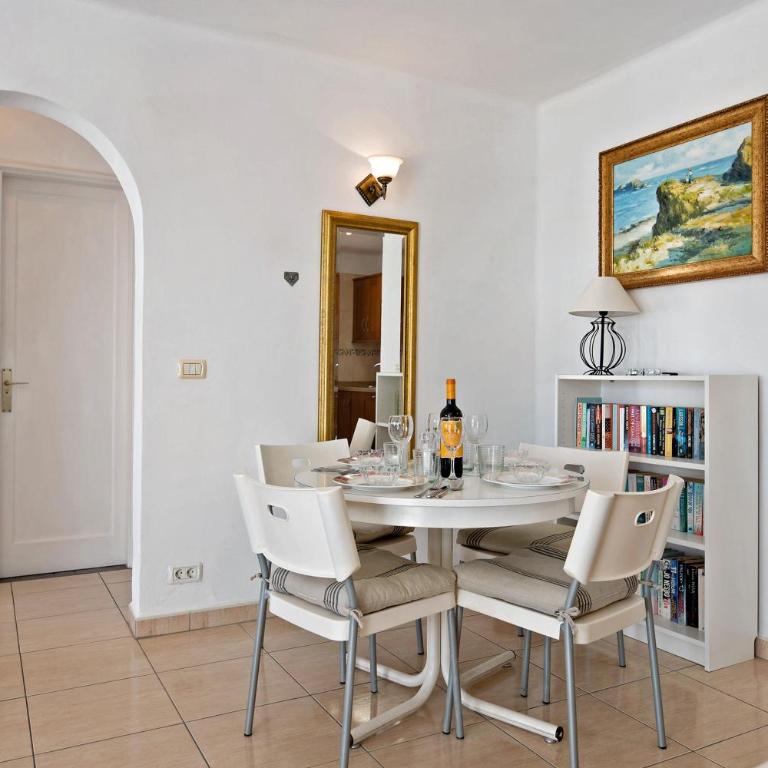 Puerto Chico B - Two-Bedroom Deluxe Apartment with Ocean View - 11