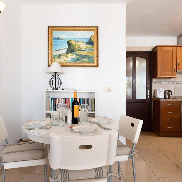 Puerto Chico B - Two-Bedroom Deluxe Apartment with Ocean View - 9