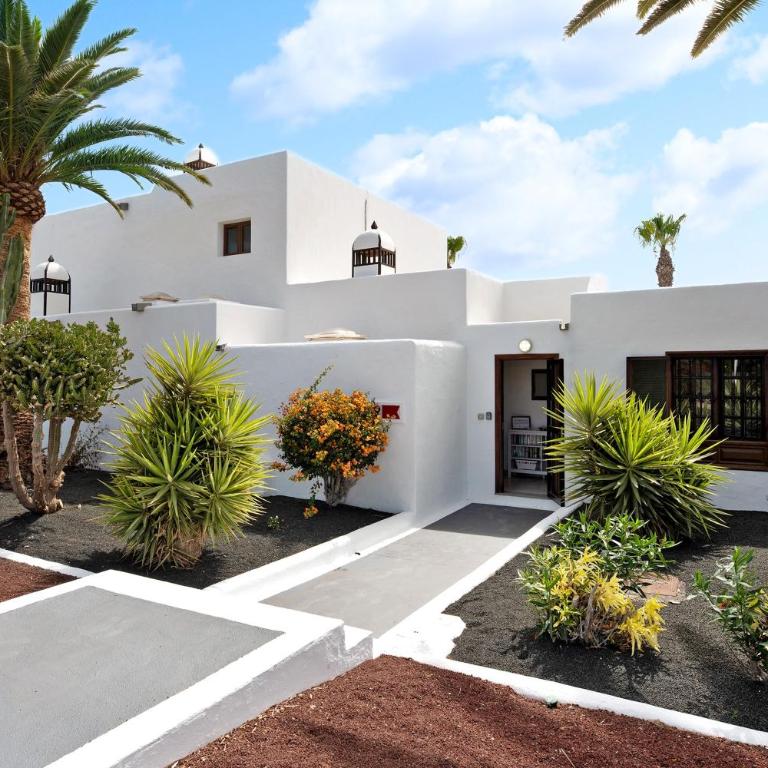 Puerto Chico B - Two-Bedroom Deluxe Apartment with Ocean View - 24