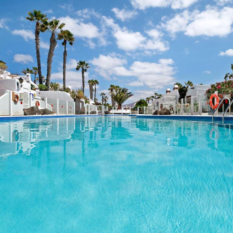 Puerto Chico B - Two-Bedroom Deluxe Apartment with Ocean View - 26