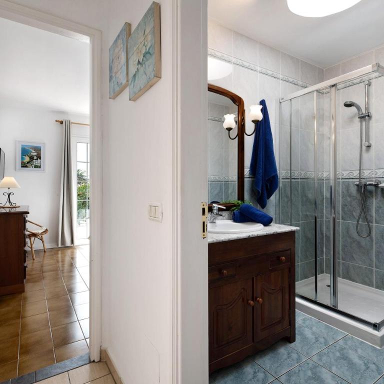 Puerto Chico B - Two-Bedroom Deluxe Apartment with Ocean View - 14