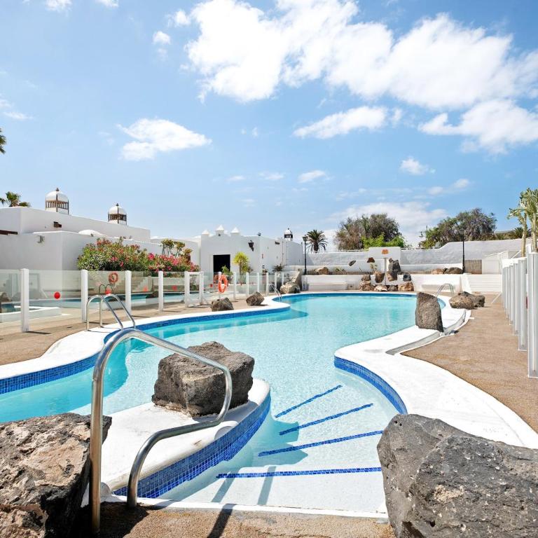 Puerto Chico B - Two-Bedroom Deluxe Apartment with Ocean View - 25