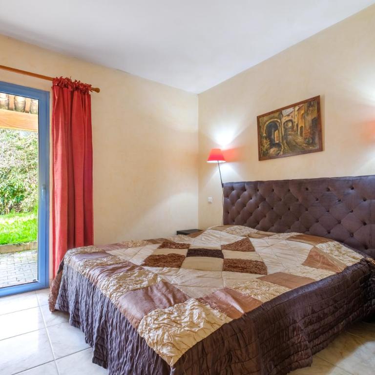 Appartement Numéro 1 - piscine - Villa - Vue sur Jardin - 13