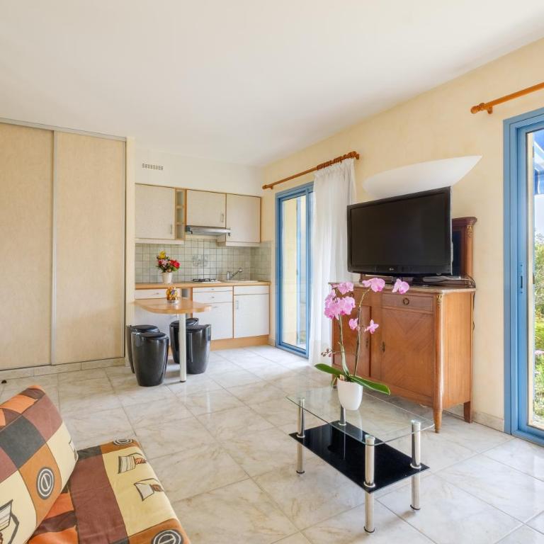 Appartement Numéro 1 - piscine - Villa - Vue sur Jardin - 7
