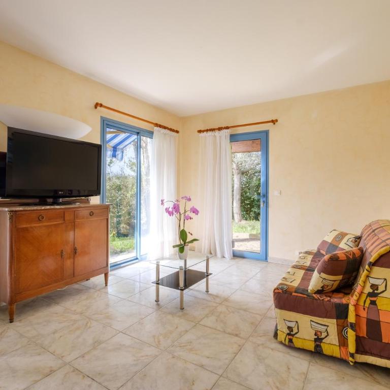 Appartement Numéro 1 - piscine - Villa - Vue sur Jardin - 6