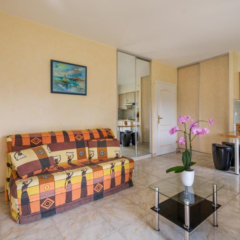 Appartement Numéro 1 - piscine - Villa - Vue sur Jardin - 8