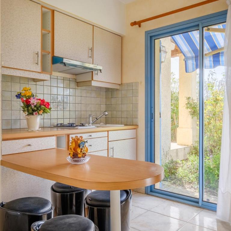 Appartement Numéro 1 - piscine - Villa - Vue sur Jardin - 9