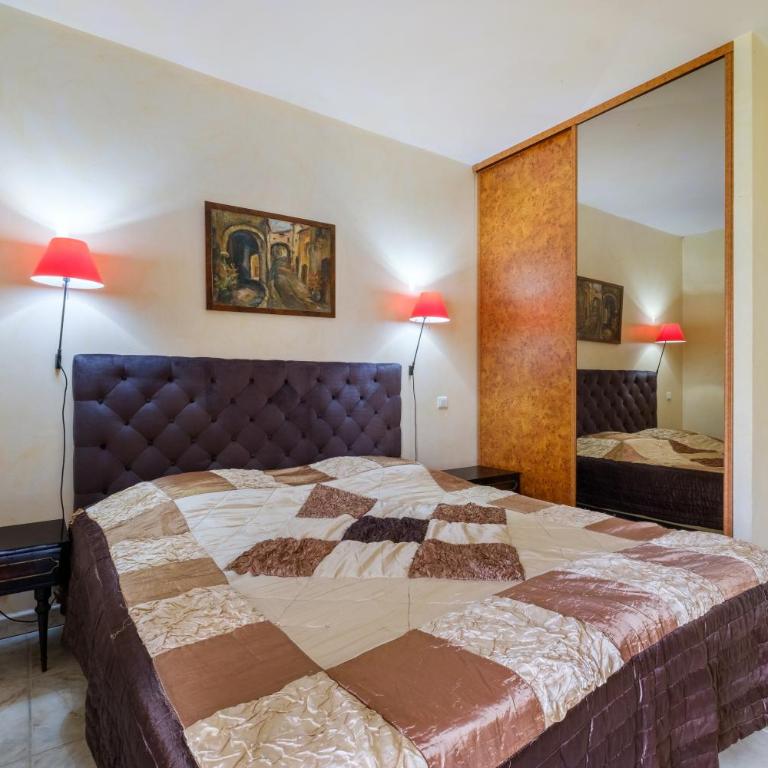 Appartement Numéro 1 - piscine - Villa - Vue sur Jardin - 15