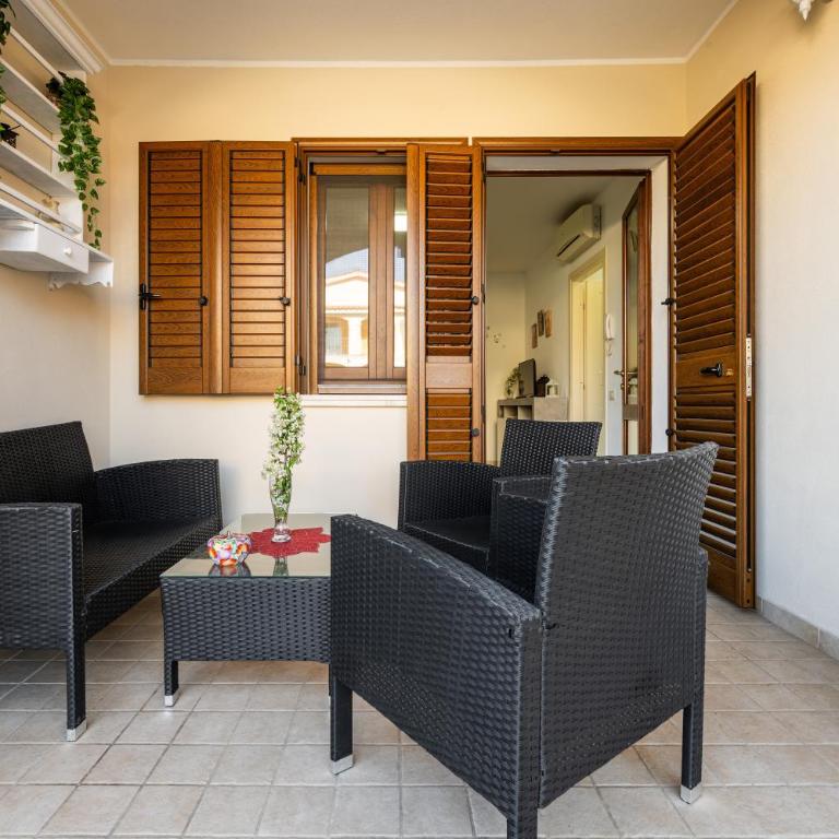 Queen's House - Two-Bedroom Deluxe Apartment with Garden View - 22