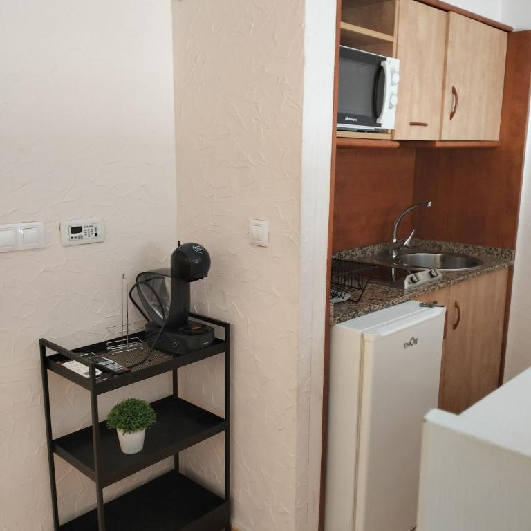 Unique apartahotel 2-1 - Habitación Triple con ducha - 8