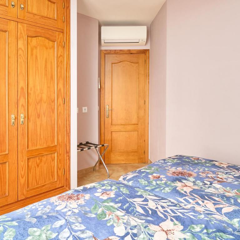 Ático con piscina en Nerja centro - Apartamento de 3 dormitorios con vistas a las montañas - 19